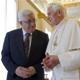 Pope urges peaceful resolution to Israeli-Palestinian conflict